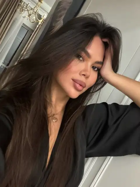 Adeline escort in London