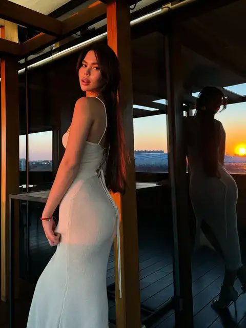 Adeline escort in London
