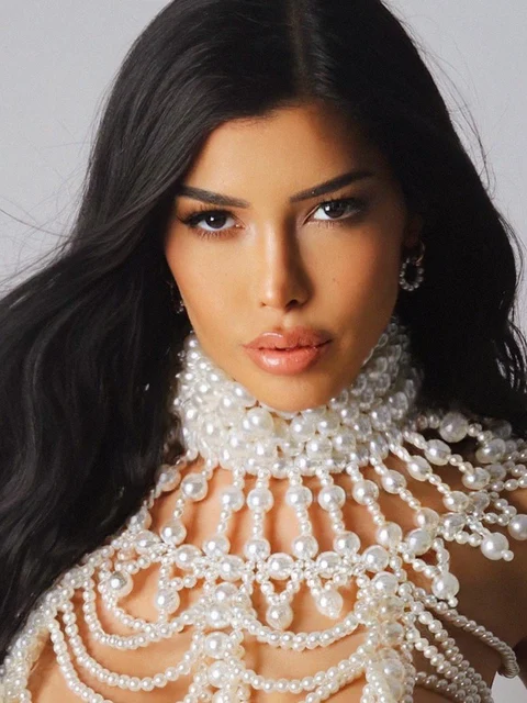 Adriana escort in London