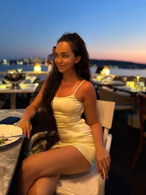 Alice escort in London