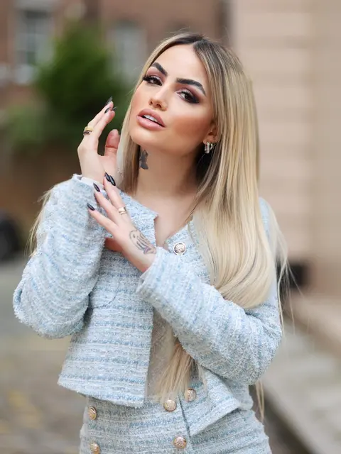 Alyssa escort in London