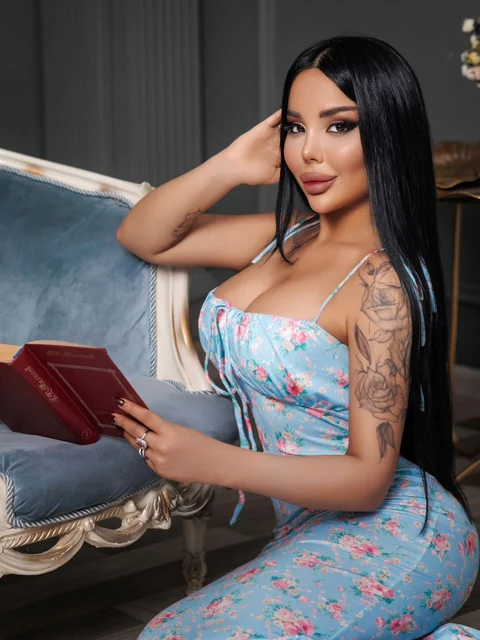 Amalia escort in London