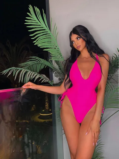 Ariana escort in London