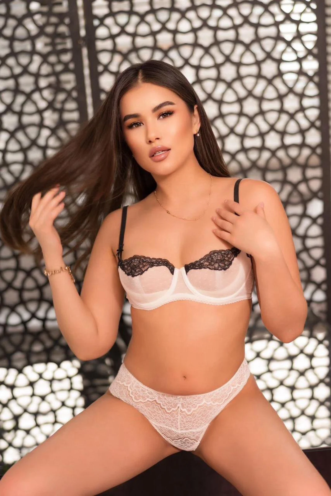 Ariella escort in London