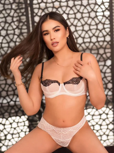 Ariella escort in London