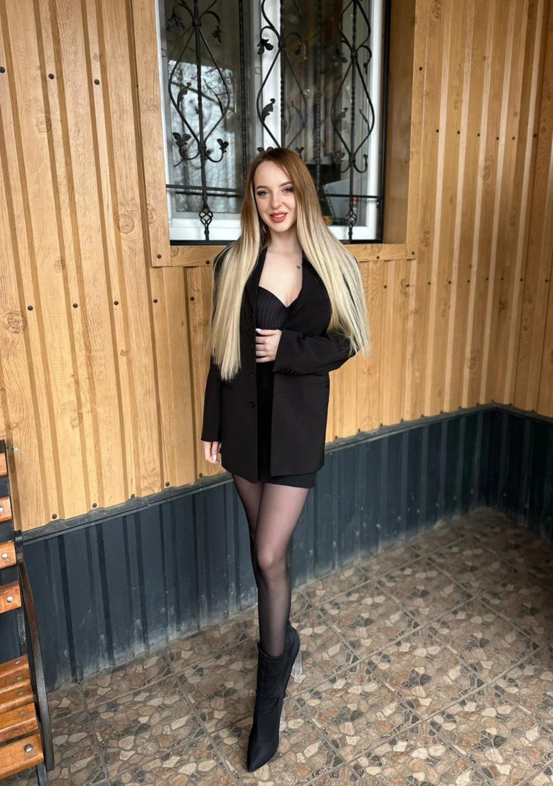 Asya escort in London