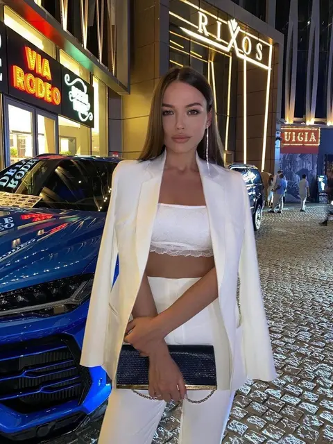 Cora escort in London
