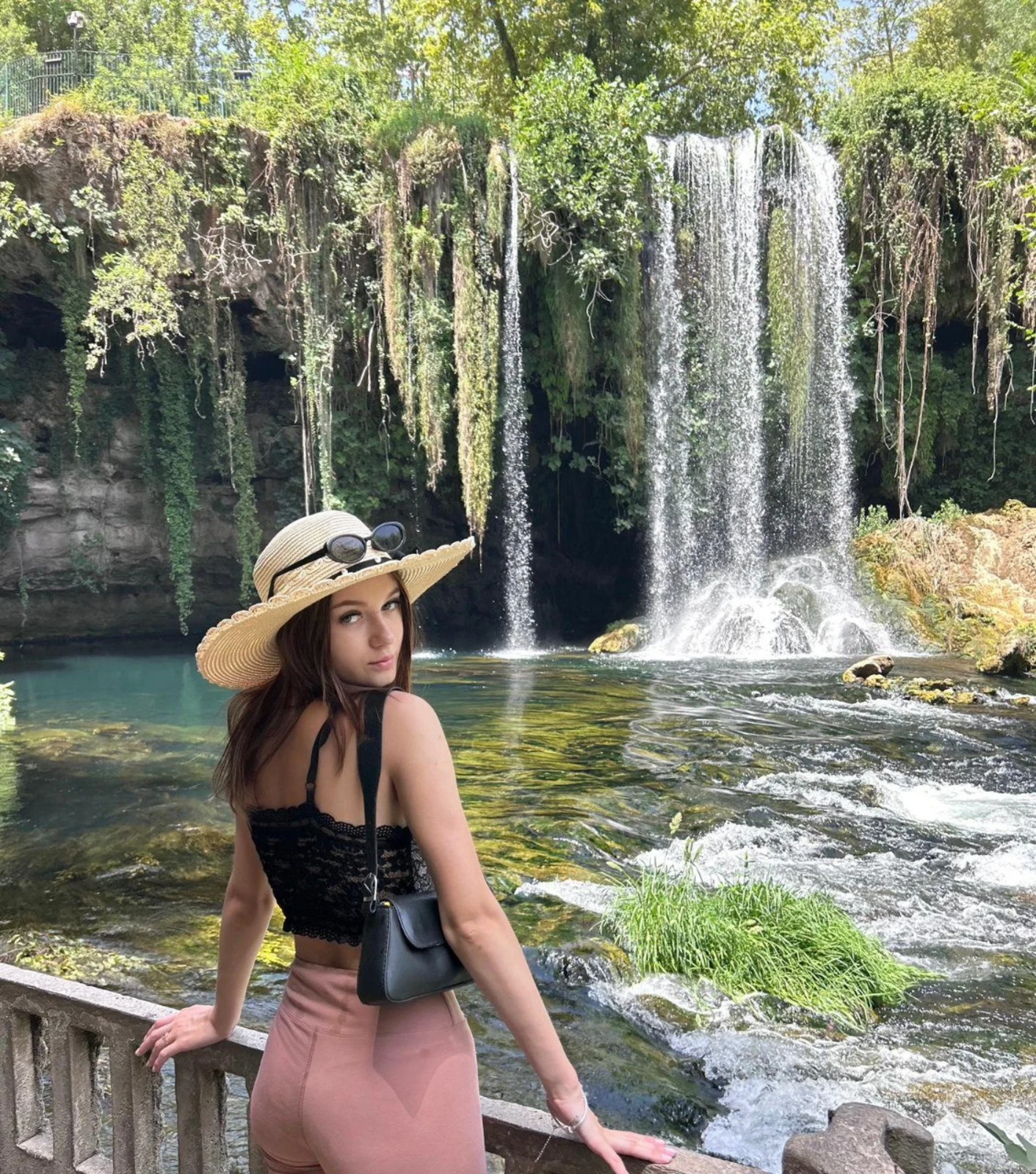 Darsy escort in London
