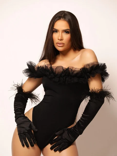 Delia escort in London