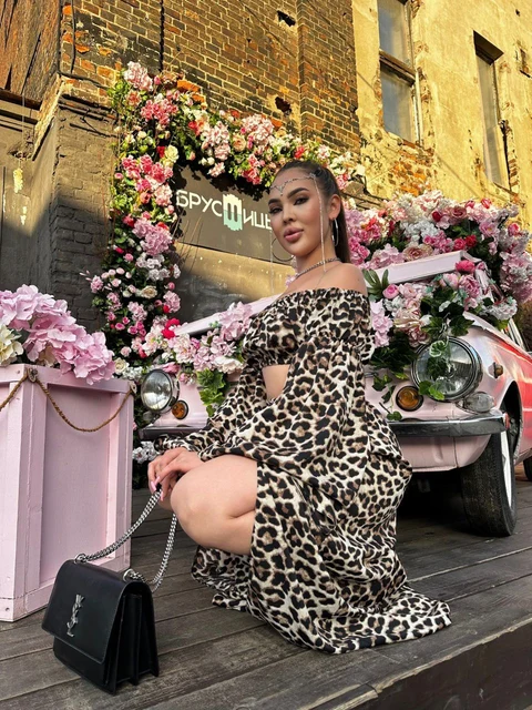 Dina escort in London