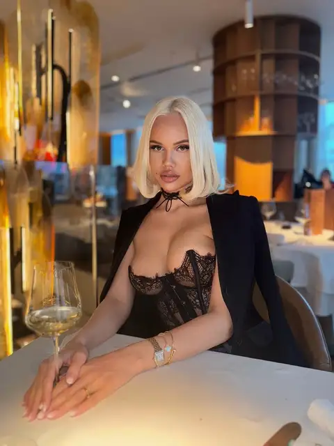 Eleanor escort in London