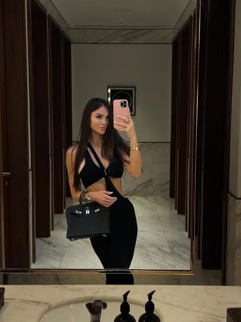 Eleanor escort in London