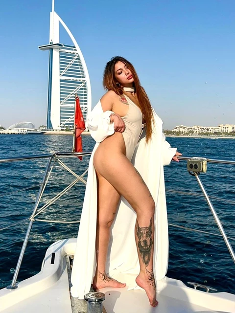 Elodie escort in London