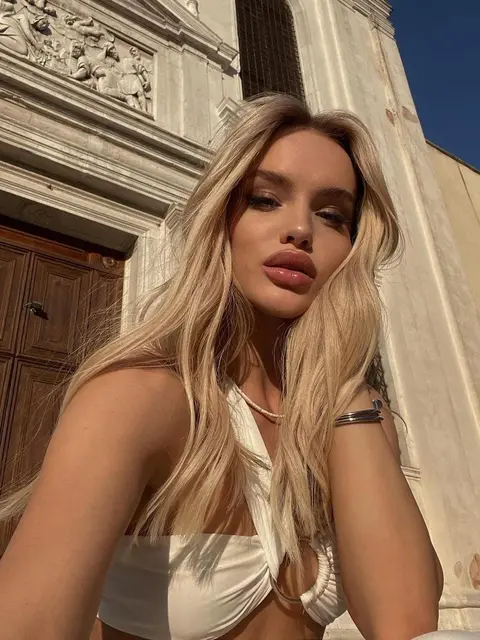 Emma escort in London