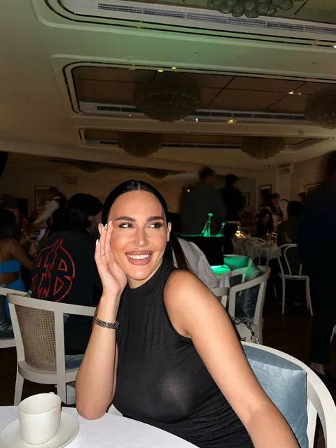 Emmi escort in London