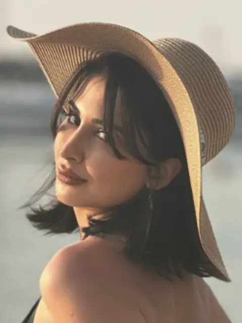 Izzy escort in London