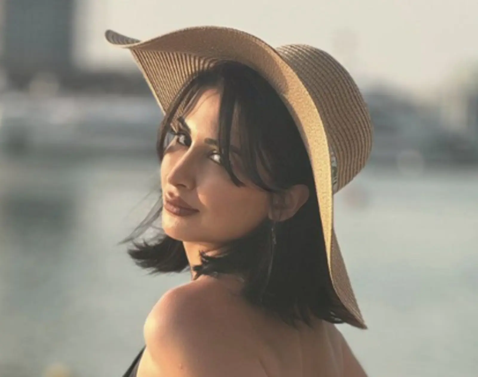 Izzy escort in London