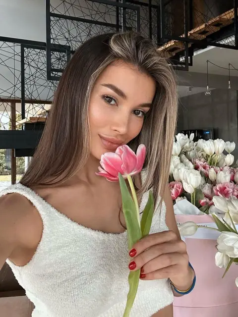 Katie escort in London