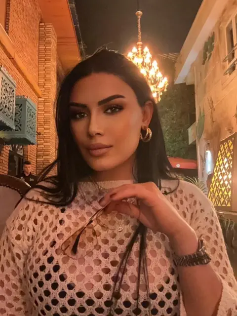 Larisa escort in London