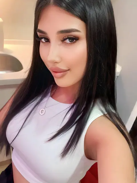 Luiza escort in London