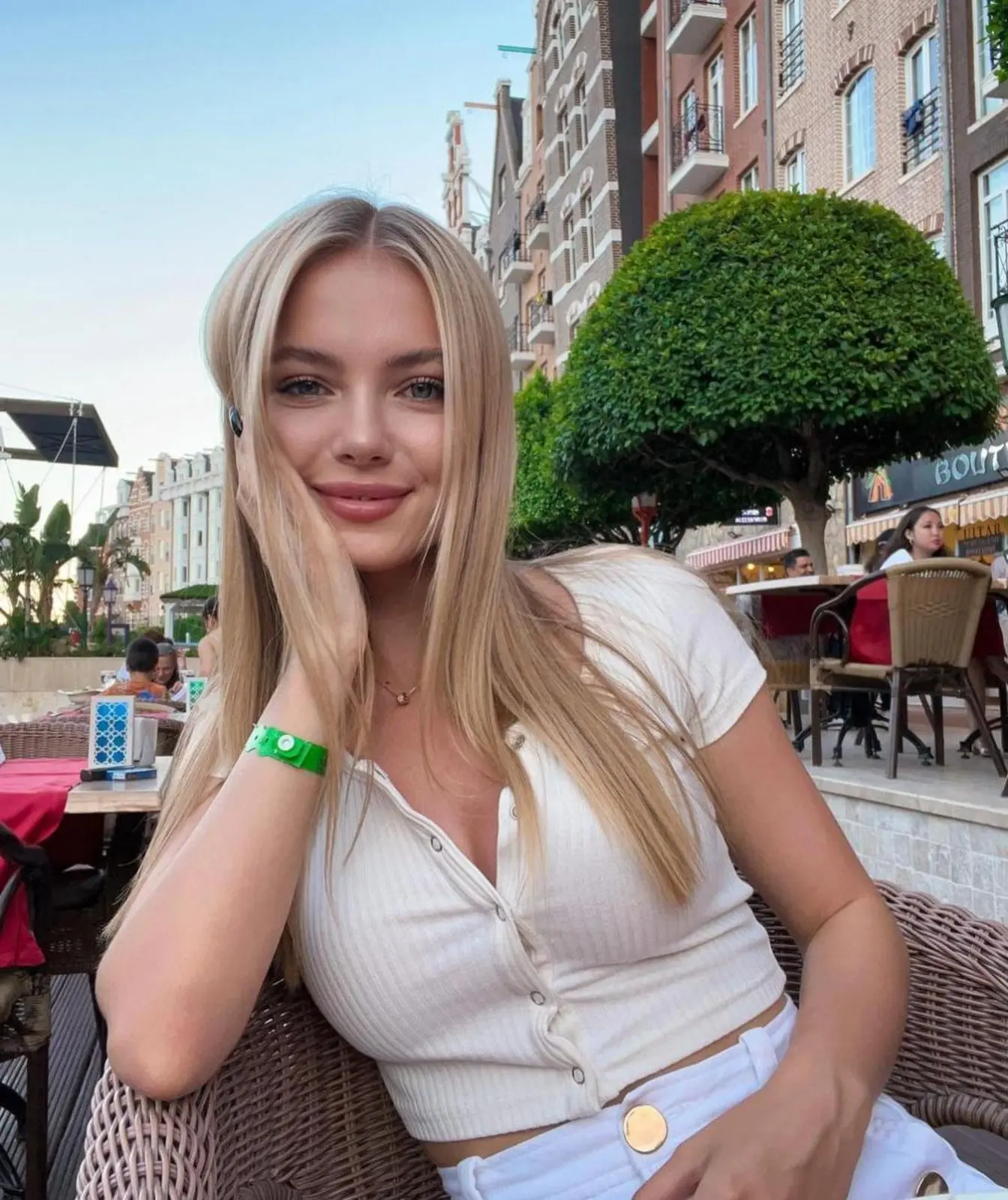 Maisie escort in London