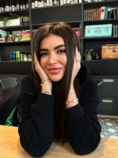 Margot escort in London