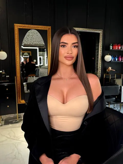 Margot escort in London