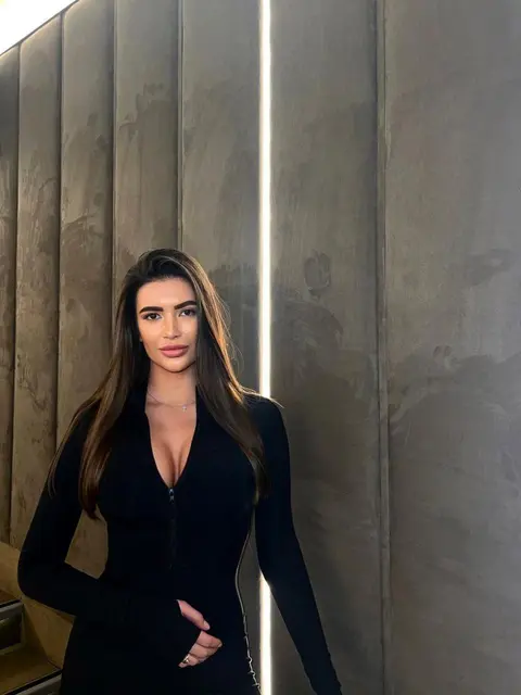 Margot escort in London