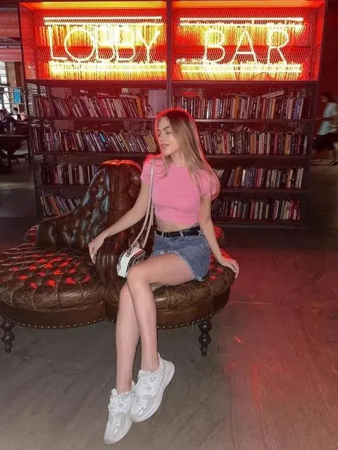 Naomi escort in London