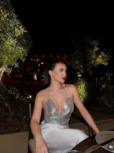 Nora escort in London