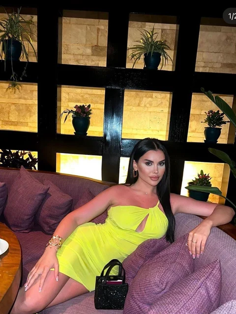 Nora escort in London