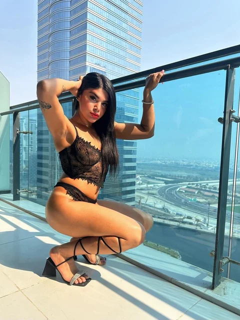 Noshika escort in London