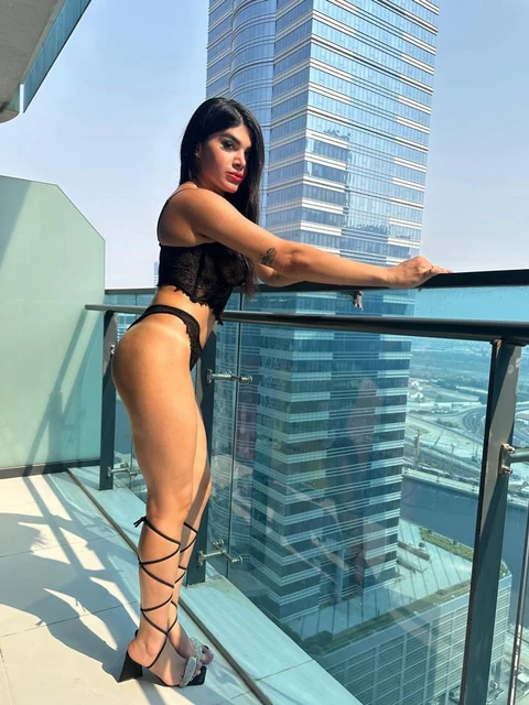 Noshika escort in London