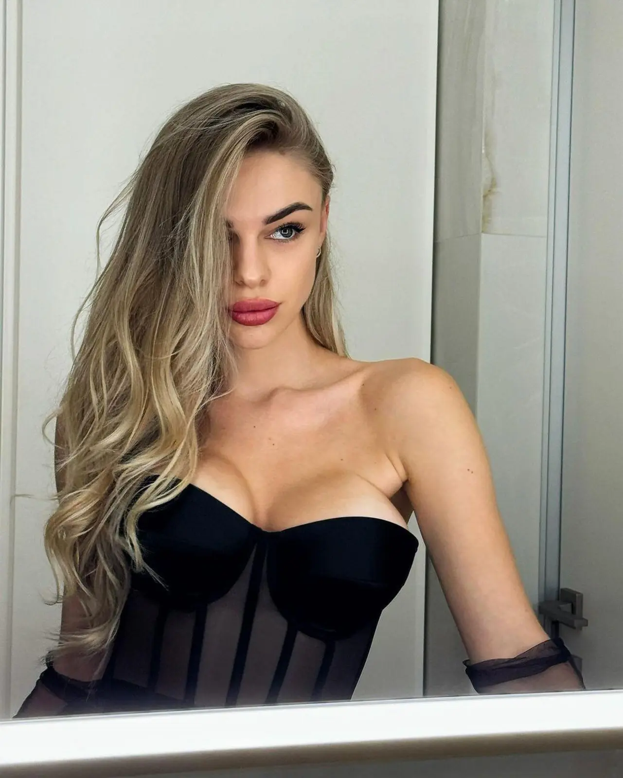 Phoenix escort in London