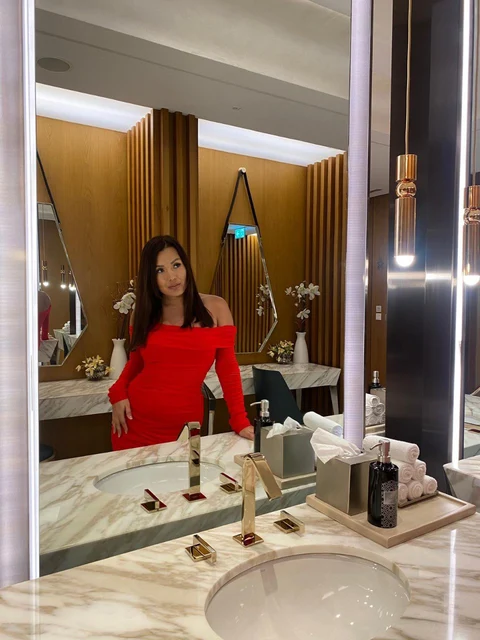 Salma escort in London