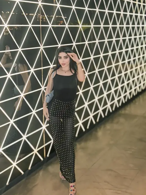 Shymi escort in London