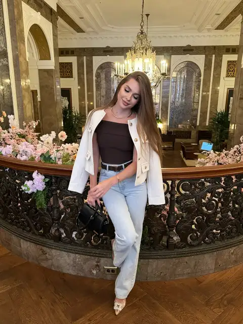 Victoria escort in London