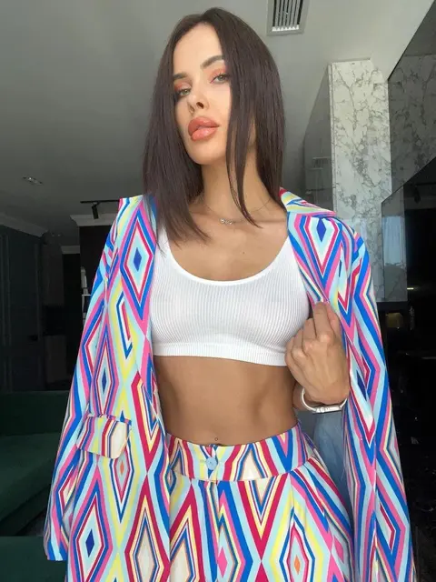 Yasmine escort in London