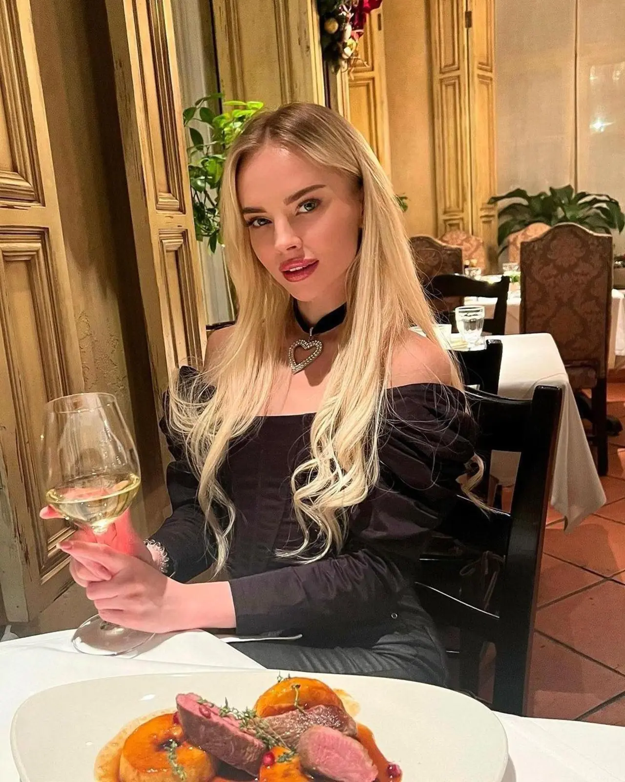 Zoelle escort in London