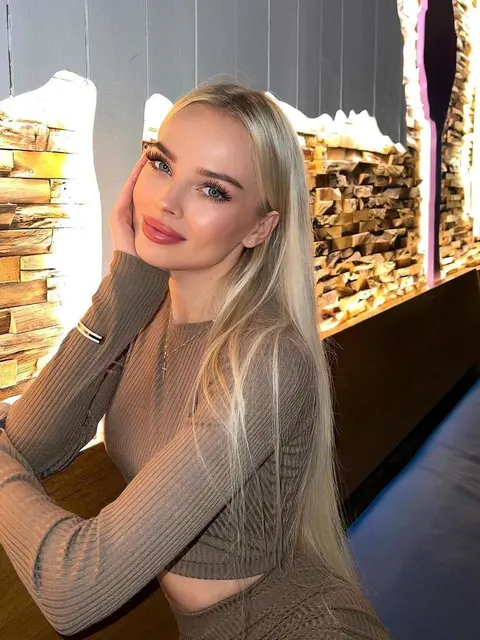 Zoelle escort in London